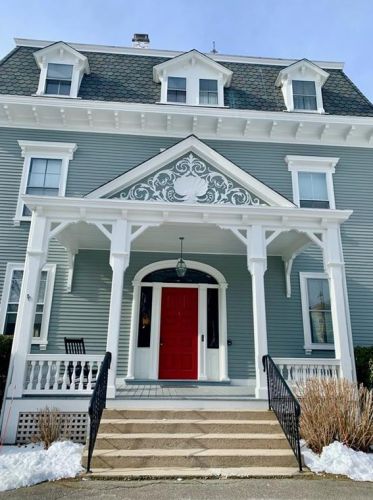 1 Red Cross Ave, Middletown RI  02840-3369 exterior
