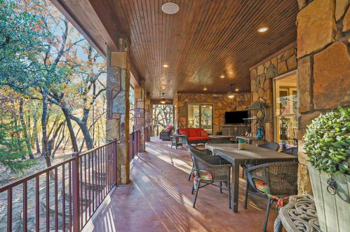 7200 Brady Oaks Dr, Fort Worth TX  76135-9055 exterior