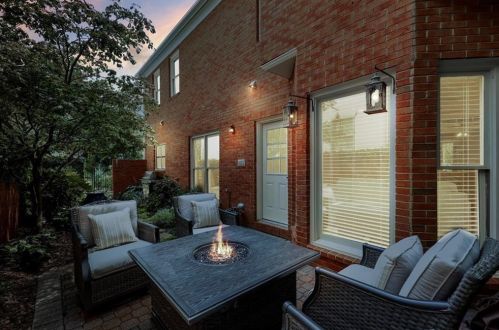 205 Embassy Ct, Atlanta GA  30328-4854 exterior