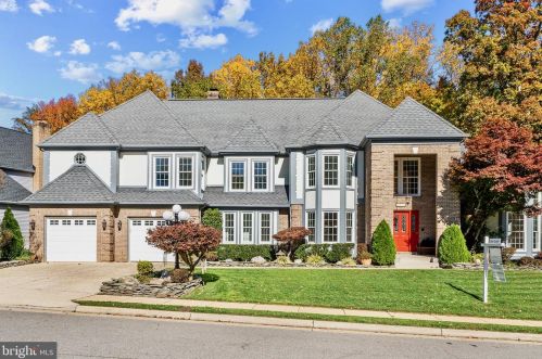 9402 Wooded Glen Ave, Springfield, VA 22015-4230