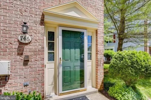 746 Pine Valley Dr, Arnold, MD 21012-3104