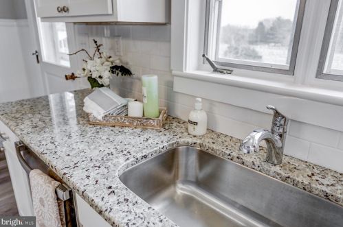 210 Rosedale Ave, Lancaster PA  17603-5708 exterior