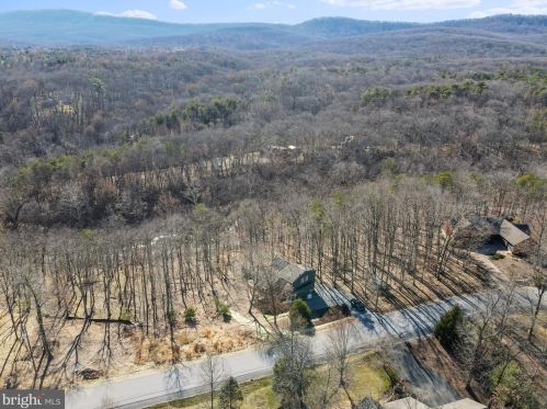 166 Nemacolin Trl, Hedgesville WV  25427-4272 exterior
