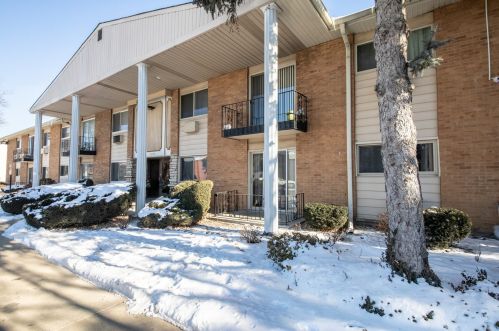 8997 Kennedy Dr, Des Plaines, IL 60016-5459
