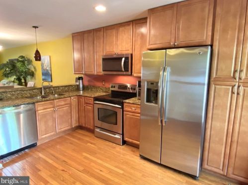 7697 Northern Oaks Ct, Springfield, VA 22153-3565