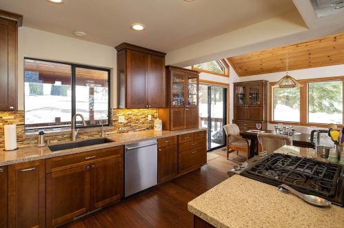 14165 Copenhagen Dr, Truckee CA  96161-6634 exterior