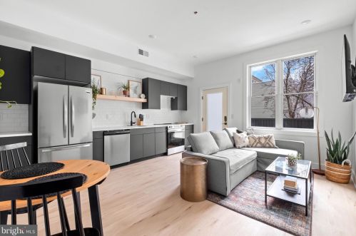 1221 4th St, Philadelphia, PA 19122-5230