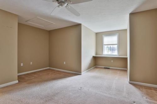 38 Scottsdale Dr, Hudson NH  03051-3750 exterior