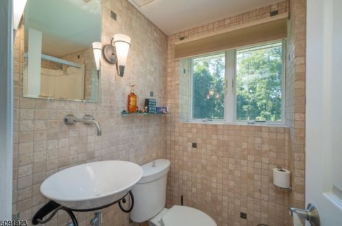 40 Ironia Rd, Dover NJ  07869-3905 exterior