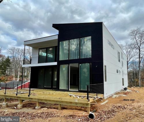 4896 Columbia Rd, Annandale, VA 22003-6113