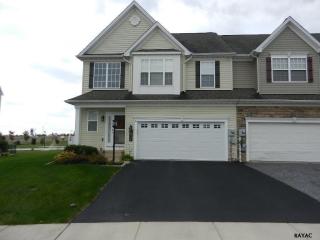 3836 Kings Ln, York, PA 17315-3695