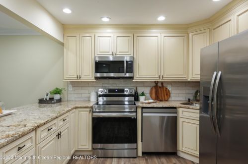 20 Lexington Ct, Tinton Falls NJ 07701-5467 exterior