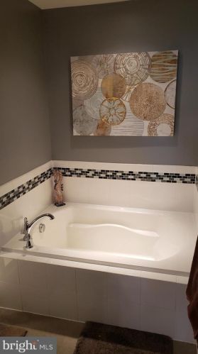 80 Sundance Dr, Trenton NJ 08619-3968 exterior