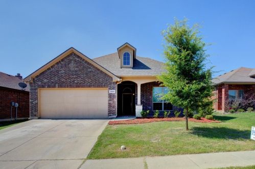 3040 San Fernando Dr, Fort Worth TX  76177-2708 exterior