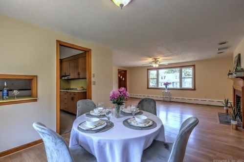 91 Wrinn St, Wallingford CT  06492-3141 exterior