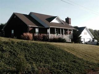 687 Privet Dr, Dandridge, TN 37725-6193