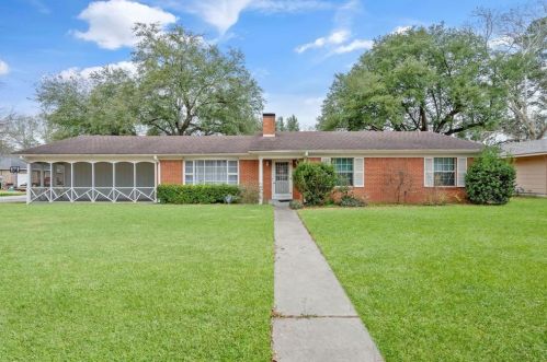 311 Roundabout Rd, Huntsville, TX 77320-3419