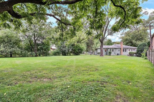 241 Coe Rd, Willowbrook IL  60514-1006 exterior