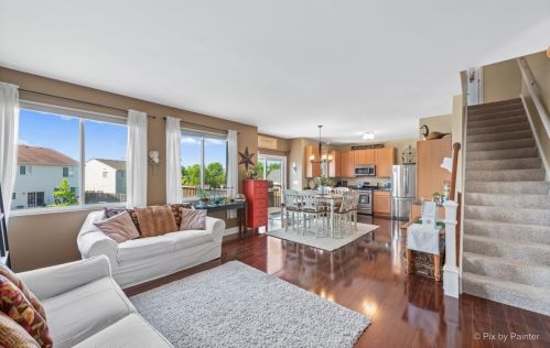 439 Westport Dr, Pingree Grove IL  60140-9172 exterior