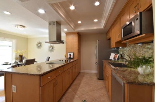 1250 Crescent Ter, Sunnyvale, CA 94087-2833