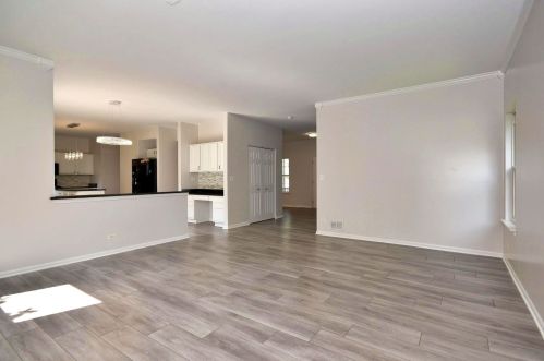 364 Messenger Cir, North Aurora IL  60542-1805 exterior