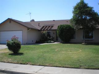 27320 San Jose Ave, Madera, CA 93637-6137