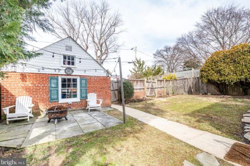 9408 Colesville Rd, Silver Spring MD 20901-4820 exterior