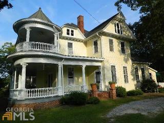 133 Broad St, Winder, GA 30680-2205