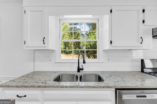 543 Charing Cross Dr, Marietta GA  30066-2556 exterior