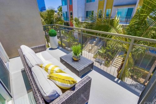 262 Rockefeller, Irvine CA  92612-8113 exterior