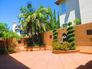 87 Montrose, Irvine CA  92620-7904 exterior