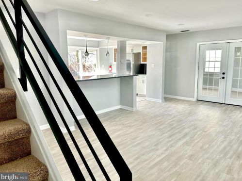11 Hampton Ln, Willingboro, NJ 08046-1821