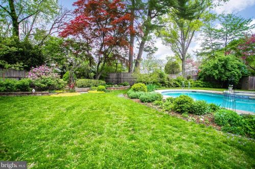 17 Leavitt Ln, Princeton NJ  08540-3921 exterior