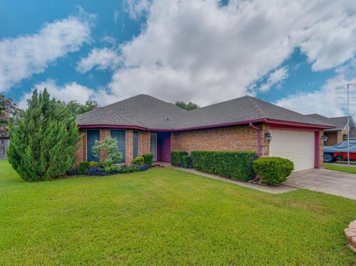 9008 Topperwind Ct, Fort Worth, TX 76134-5501