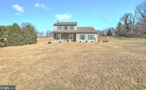 1780 Woodberry Rd, York, PA 17408-8724
