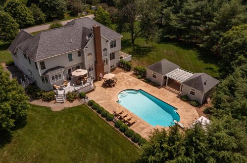 4 Emerson Ln, Hollis, NH 03049-6292