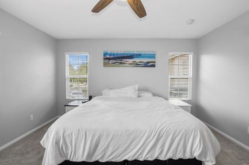 812 Daybreak Pl, Vista CA  92084-3347 exterior