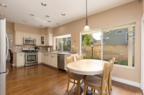 578 Eveningsong Ln, Anaheim CA  92808-1615 exterior