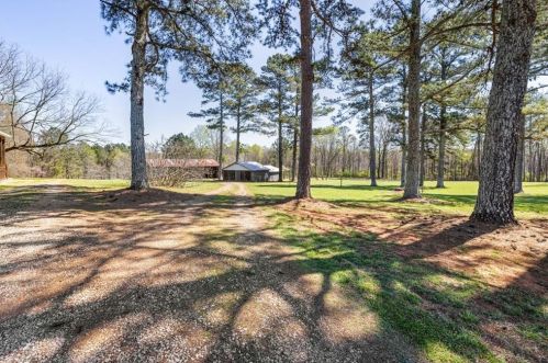2445 Lyle Field Rd, Jefferson GA  30549-1943 exterior