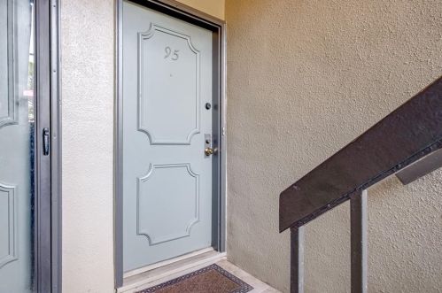 95 De Arc Pl, Atlanta, GA 30327-1016