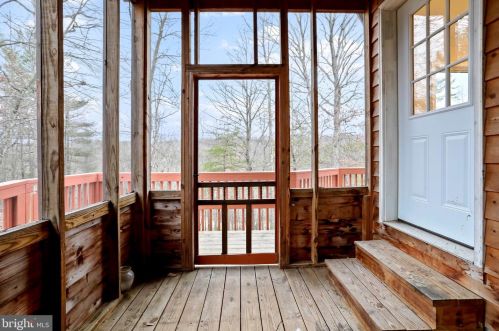 204 Quiet Place Ln, Berkeley Springs WV  25411-6633 exterior