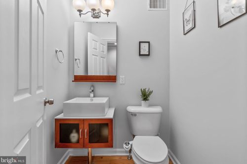 1019 19 St, Philadelphia PA  19146-2938 exterior