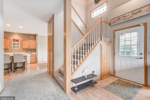 460 Hickory Ln, Saint Paul, MN 55128-7037