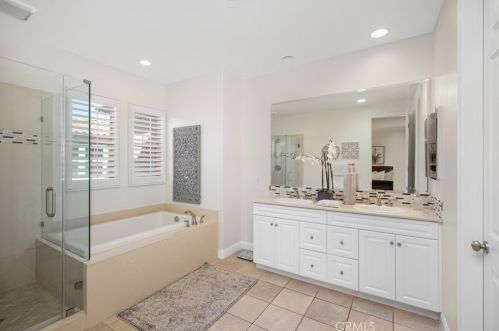 38 Canoe, Irvine CA  92618-8841 exterior