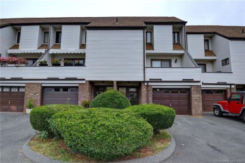 6 Queen Ter, Southington CT 06489-1910 exterior