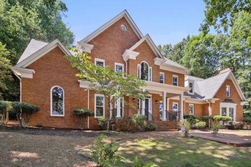 7760 Landowne Dr, Atlanta, GA 30350-1064
