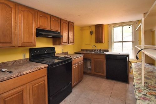 218 Morgan Ave, Providence, RI 02919-6317