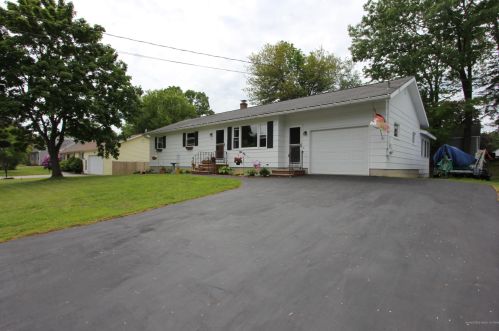 27 Charles St, Lewiston, ME 04240-4817