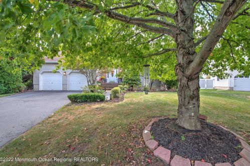 10 Macintosh Ct, Jackson Twp, NJ 08527-1176