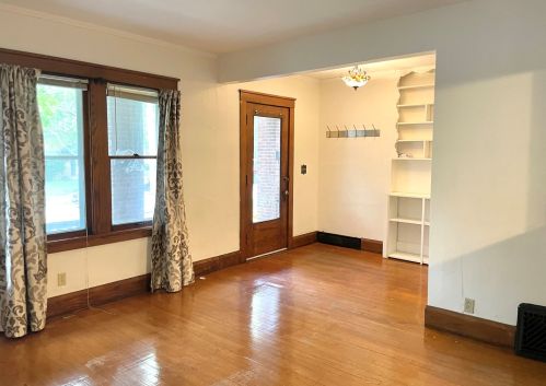 228 Gardiner Ave, Rockford, IL 61104-2410